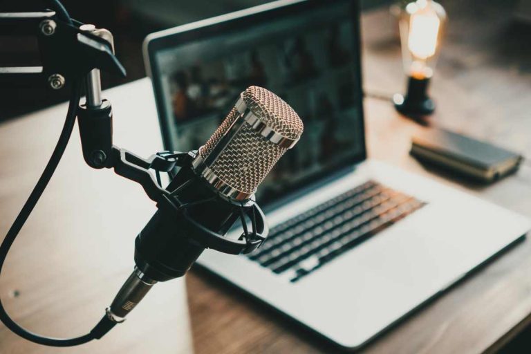 Adobe Podcast : Quand l’IA transforme votre navigateur en studio d’enregistrement