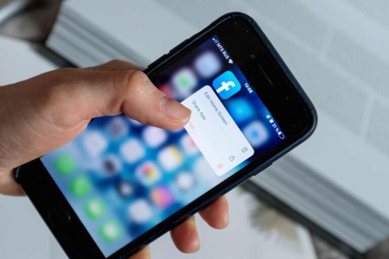 Supprimer un compte Facebook sur téléphone : conseils pratiques