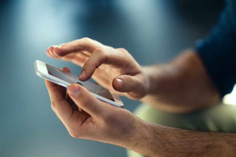 Mon téléphone ne charge plus : que faire ?